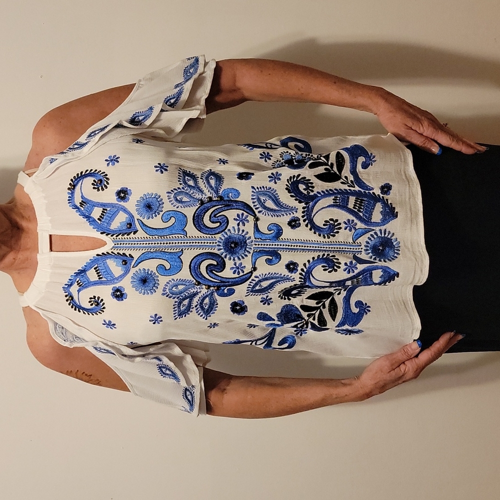 INC cold shoulder embroidery top Size L